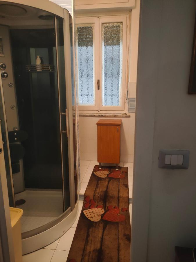 Casa - House Xavier Una Casa Famigliare , Dame Entra Solo Chi A Un Bel Cuore , Non'e Il L'intero Alloggio Solo Stanze E Bagno Turín