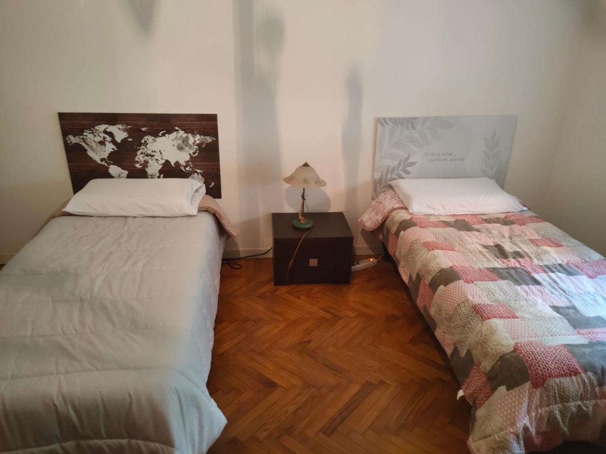 Casa - House Xavier Una Casa Famigliare , Dame Entra Solo Chi A Un Bel Cuore , Non'e Il L'intero Alloggio Solo Stanze E Bagno Turín