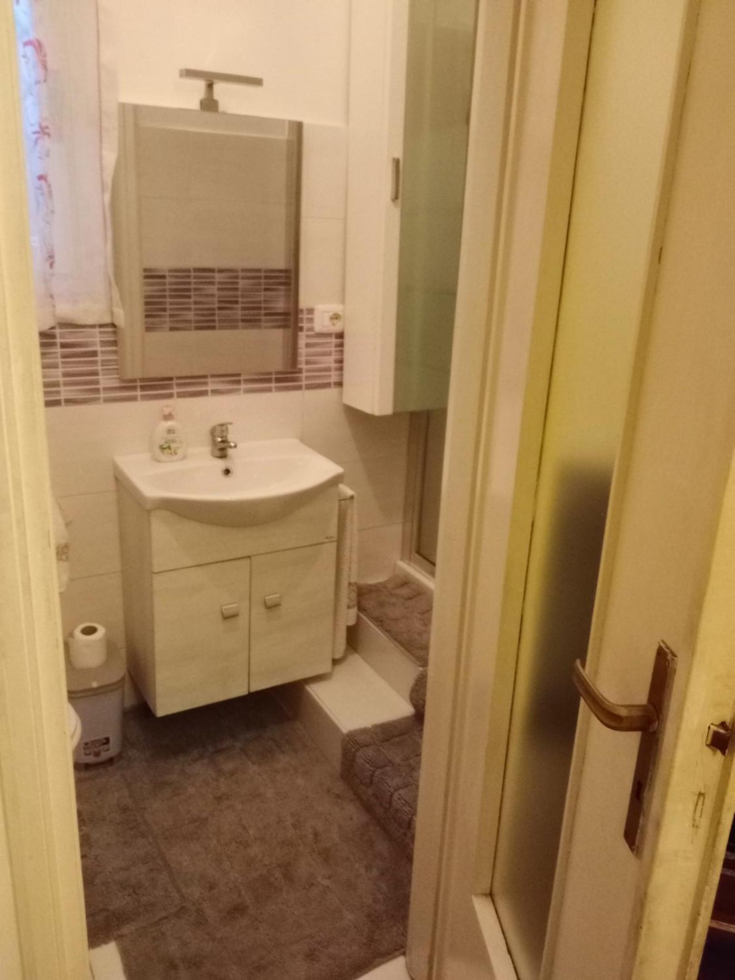 Casa - House Xavier Una Casa Famigliare , Dame Entra Solo Chi A Un Bel Cuore , Non'e Il L'intero Alloggio Solo Stanze E Bagno