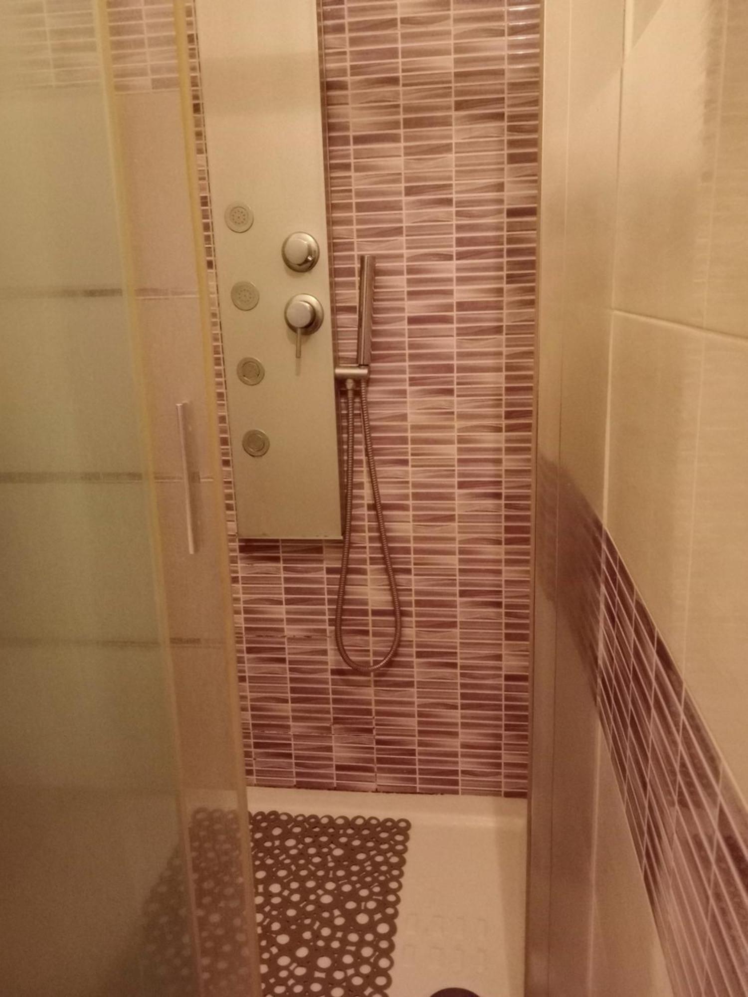Casa - House Xavier Una Casa Famigliare , Dame Entra Solo Chi A Un Bel Cuore , Non'e Il L'intero Alloggio Solo Stanze E Bagno Turín